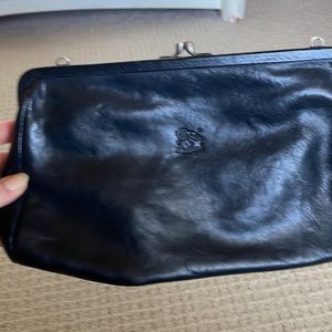 Black leather I’ll Bisonte clutch bag
